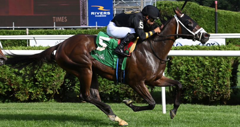 Twirling Queen makes it four in a row in $150K Coronation Cup